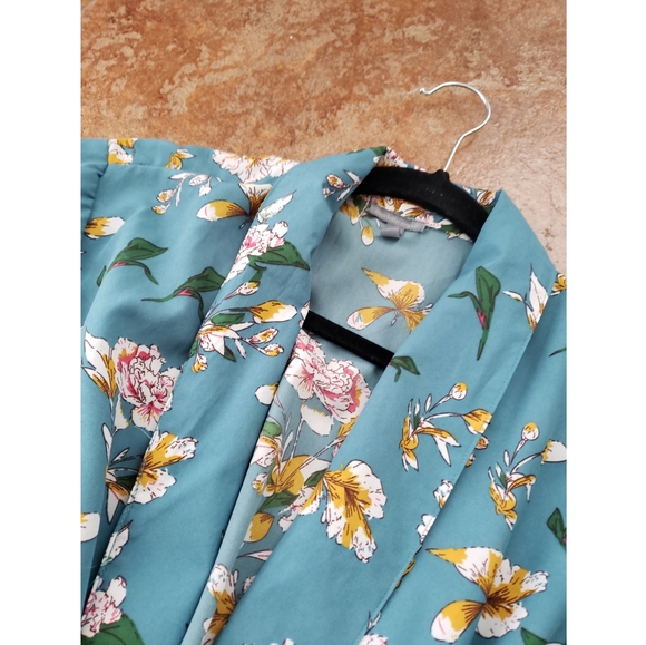 Flowered kimono - Picture 6 of 10